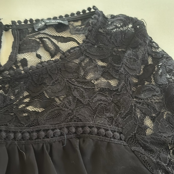 Black long sleeve with lace - Picture 2 of 5